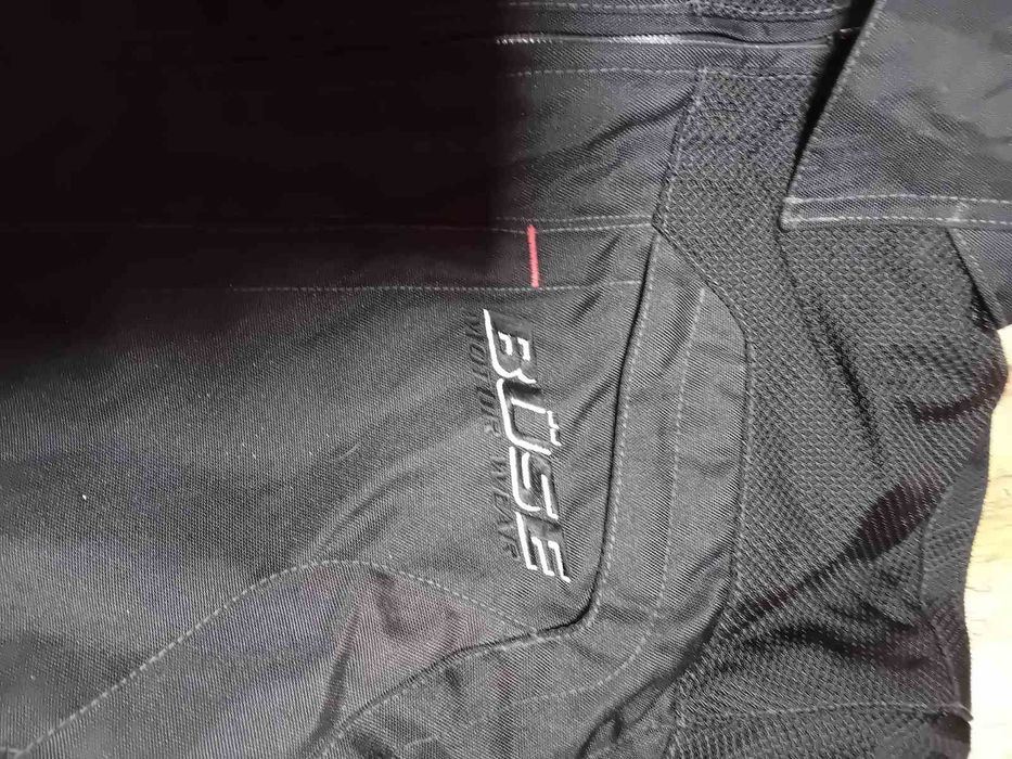 Част от  моториски  костюм-яке