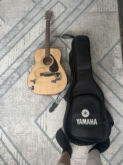 Yamaha F310.