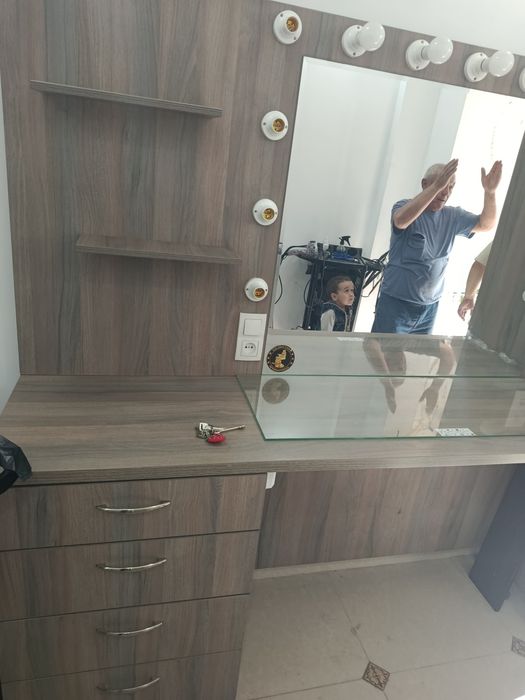 Гримёрный стол для салона красоты