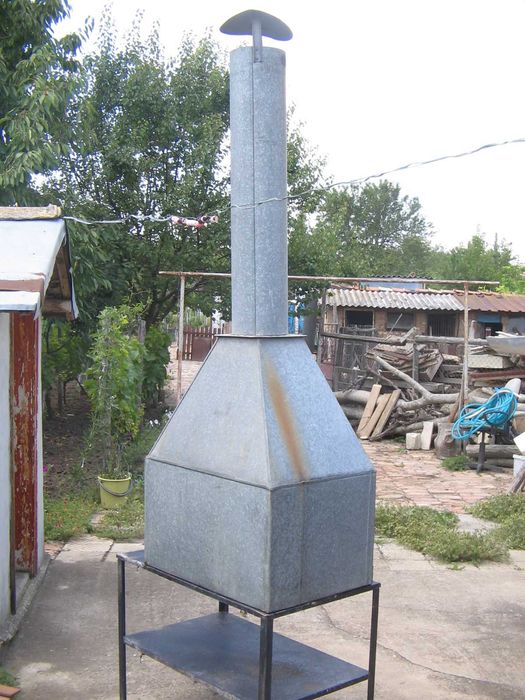 Скара/барбекю на дървени въглища с димоотводна шапка!