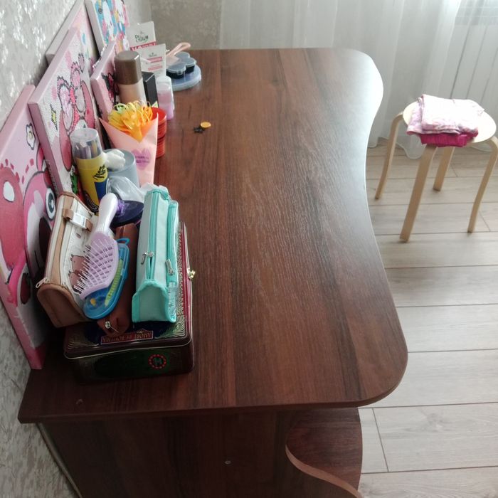 Срочно продам компьютерный стол  стол