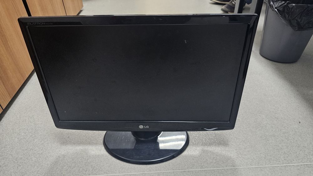 Монитор LG Flatron W2243S-PF Full HD 21.5"