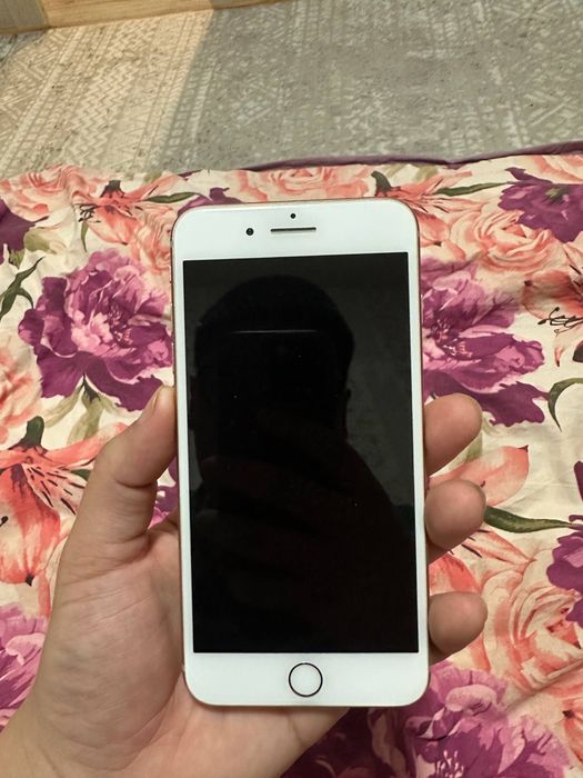 Обменяю айфон 8+