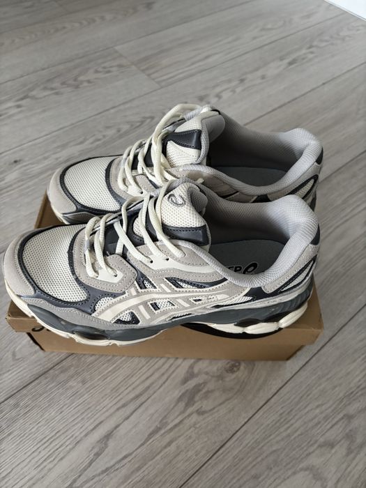 Кроссовки Asics продам