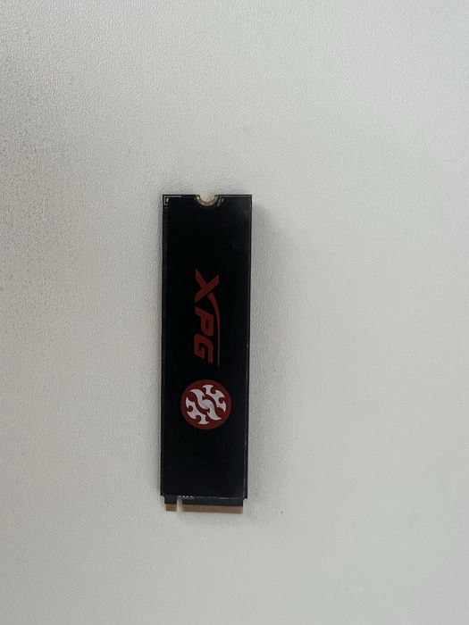 Продам SSD NVMe ADATA XPG SX8200 Pro 1 ТБ