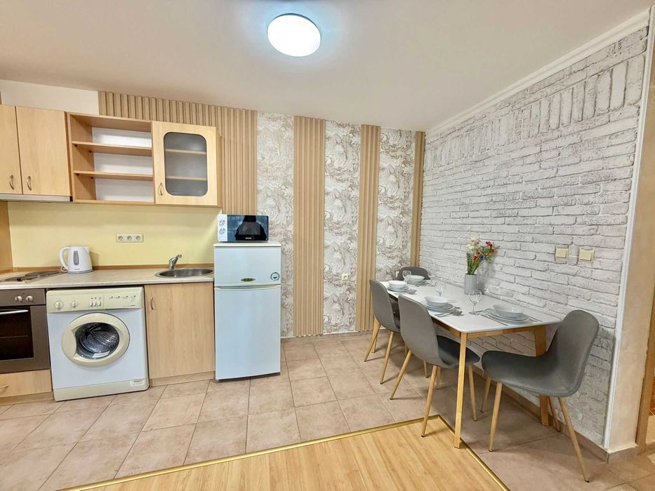 Продава се Тристаен апартамент в к.к. Слънчев бряг - 76 кв.м за 594 €/кв.м - Снимка #2