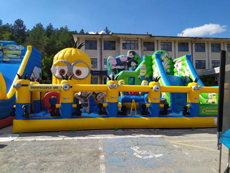 Надуваема пързалка, батут, атракциони