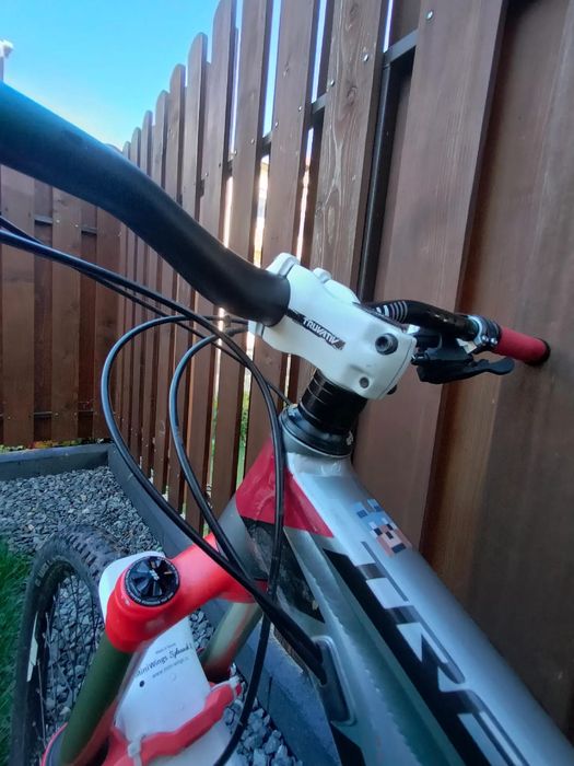 Bicicleta full suspension Giant