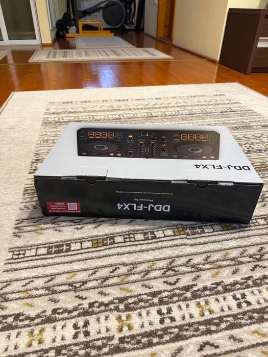 DJ Pioneer DDJ FLX4 în cutia originală