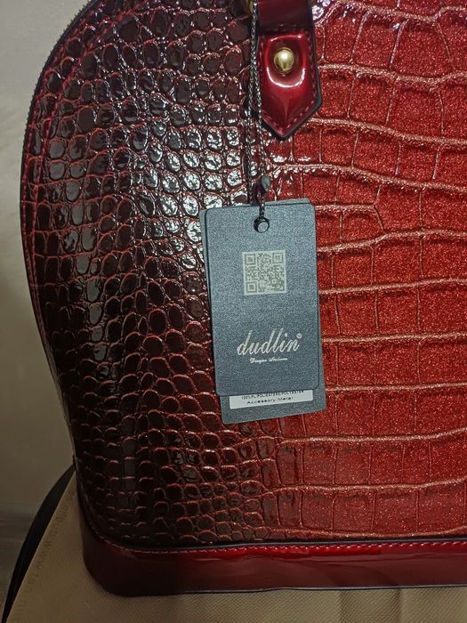 Geanta noua Dudlin Italia.
