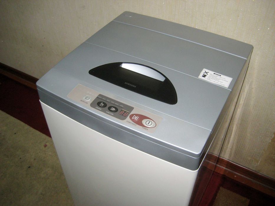 Стиральный машина SAMSUNG 6кг оригинал идеальном рабочим состоянии!