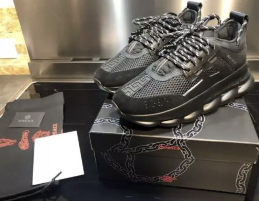 Versace chain reaction