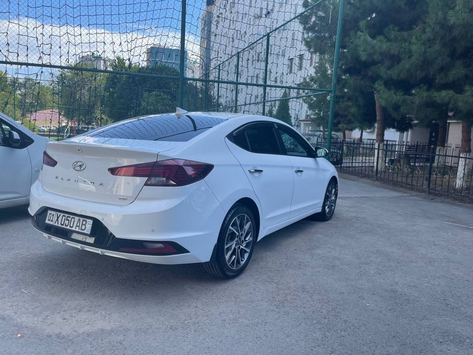 Hyundai Elantra 2.0 L