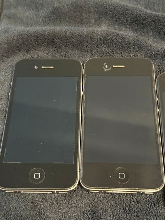iPhone 4 cu mici defecte pret Fix
