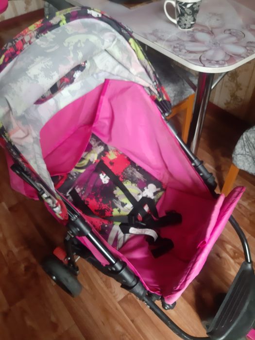 Детская прогулочная коляска