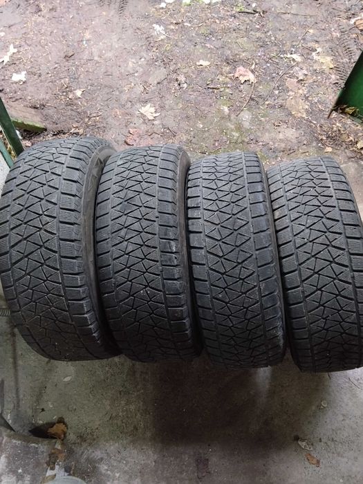 Гуми за джип 17" Bridgestone Blizzak