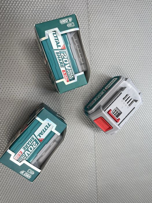 Acumulator/baterie Total 20 volti 4 amperi noua