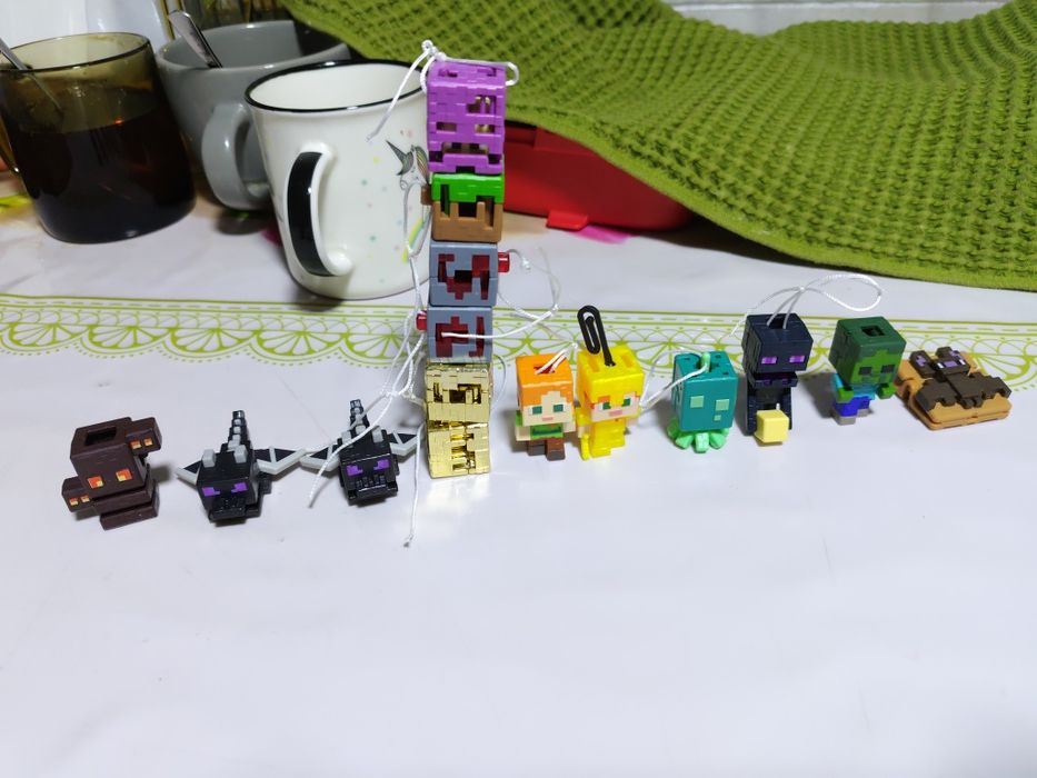 Продаются фигурки Minecraft Kinder Joy