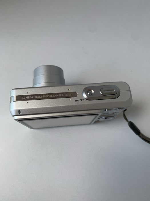 Camera foto digitala  CASIO EX-Z57 Silver, 5.0 MP,  3x Optical Zoom, Digital Point and Shot camera
