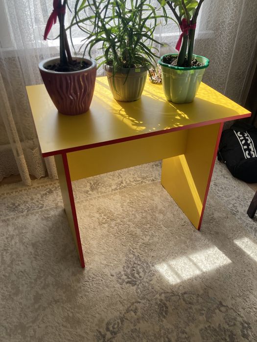 Срочно продам стол.