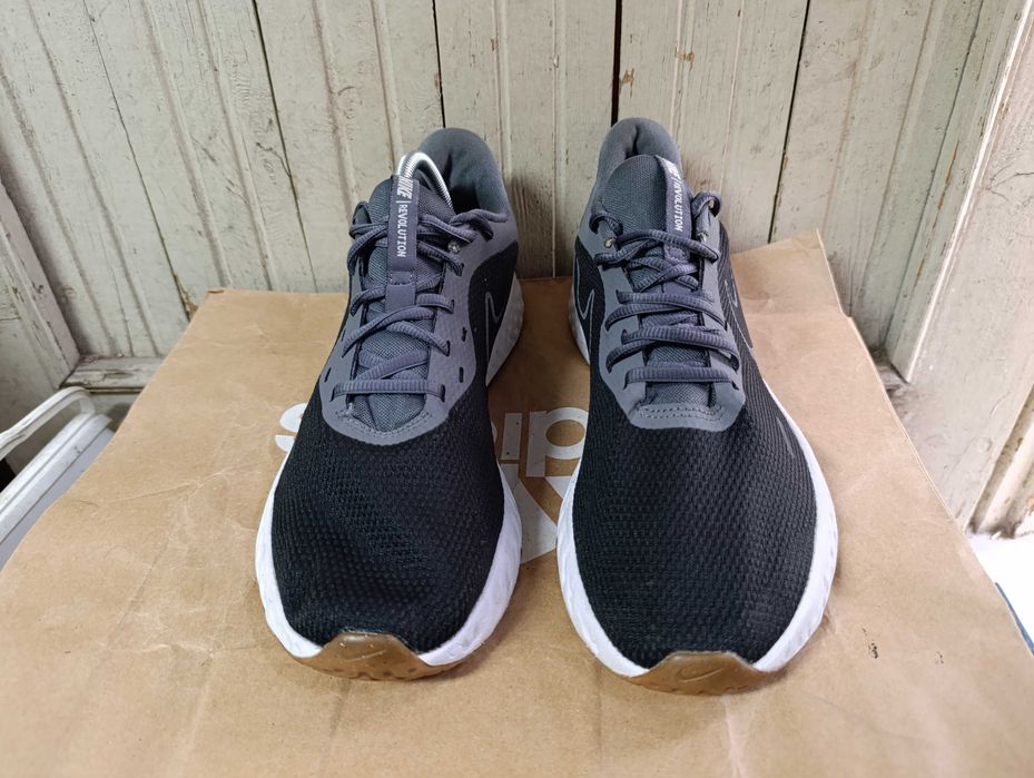 ''Nike Revolution 5''оригинални маратонки 45 номер