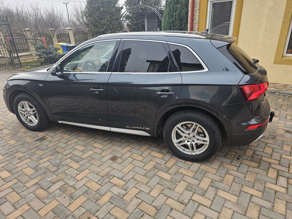 Audi Q5 Sport Line Airmatic 190CP istoric real