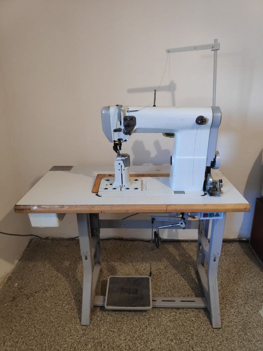 Masina de cusut piele