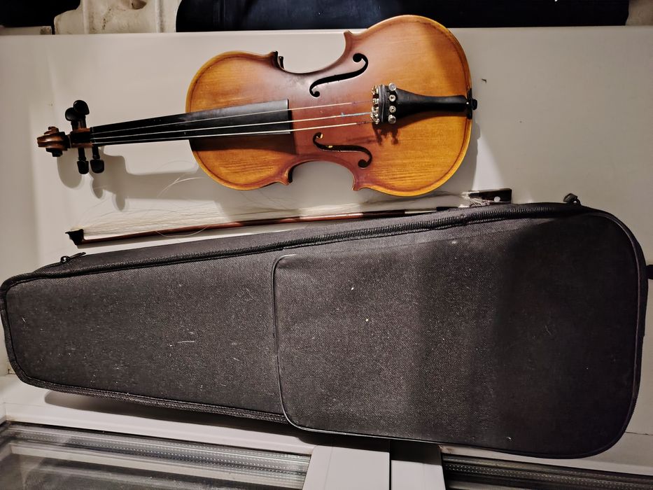 Продам скрипку 1/4 с кейсом