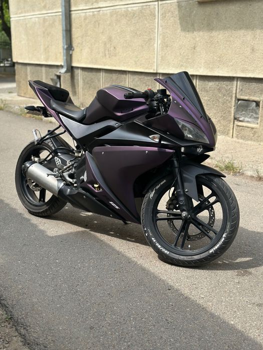 Yamaha yzf r125 purple black
