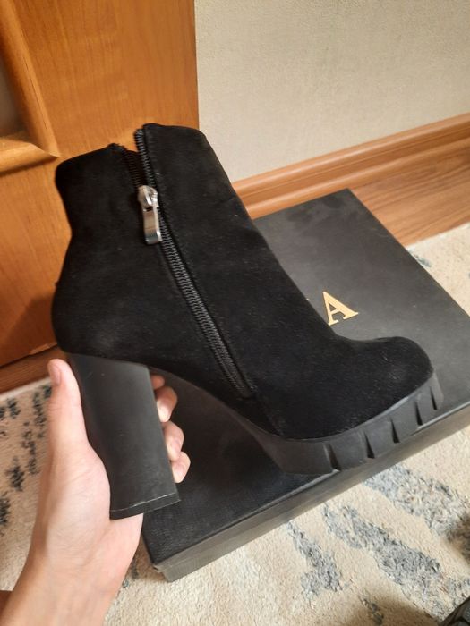 Продам зимние ботельоны