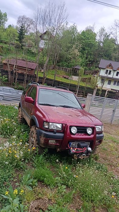 Vând jeep Opel Frontera