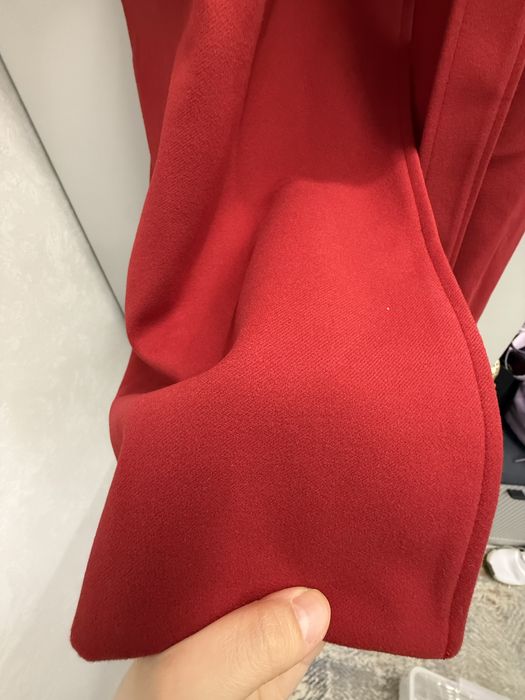 Красное пальте осеннее