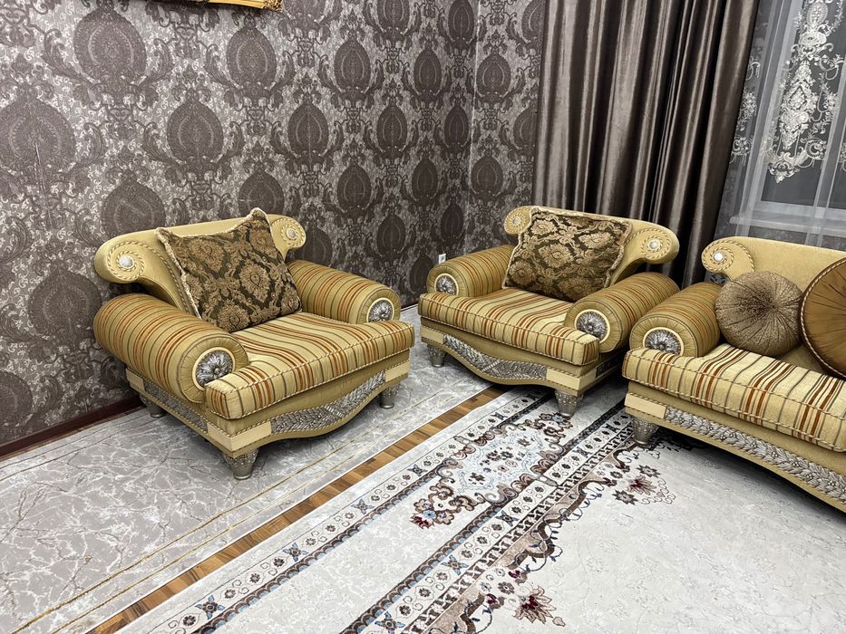 Продам диван два кресла б/у 150000  Алматы