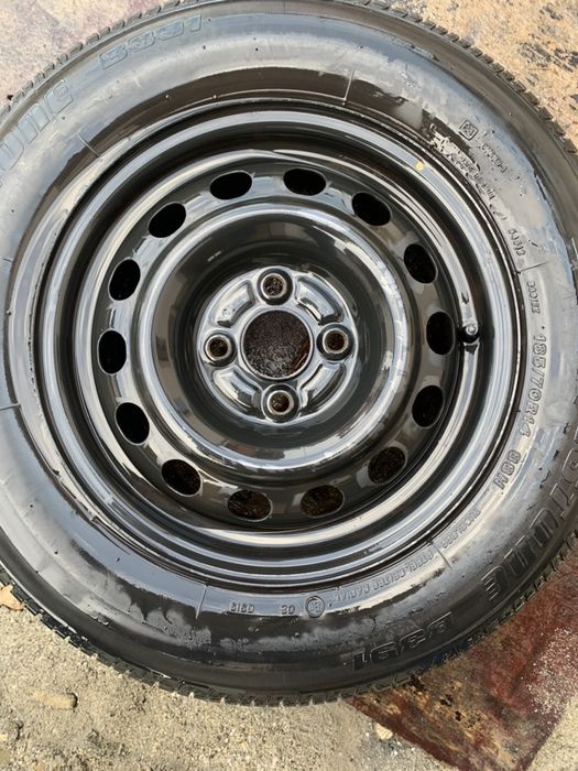 Anvelope vara Bridgestone 185/70/14 cu jante ET45-4x 100