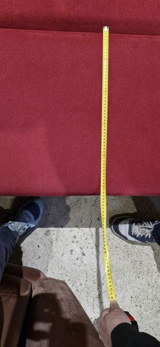 Продавам диван 120евро фотьоил 120 евро бюро 25 евро