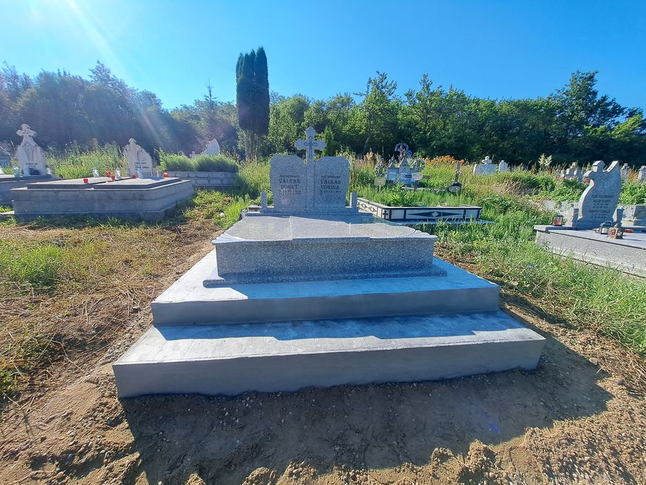 Executam Monumente Funerare din marmura granit și mozaic