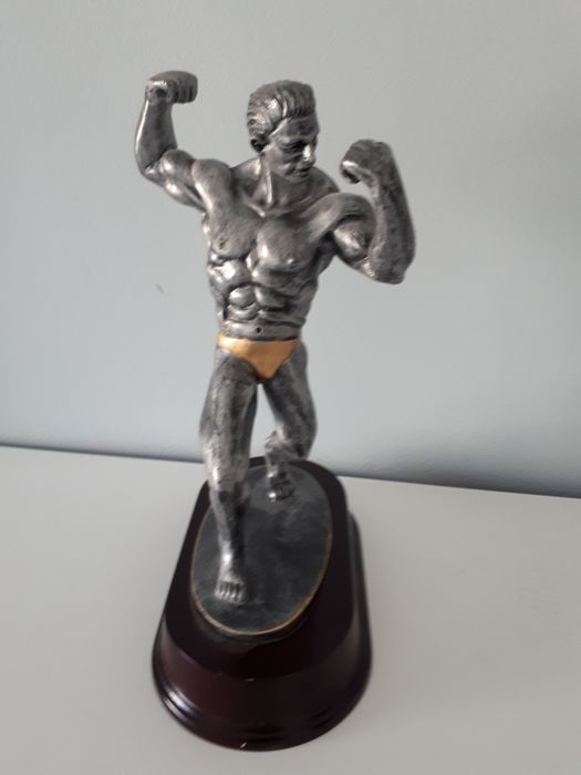 Статуэтка " Атлет"