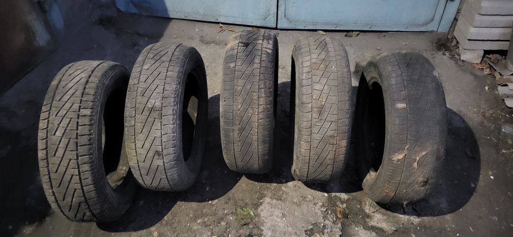 Продам зимнюю резину.