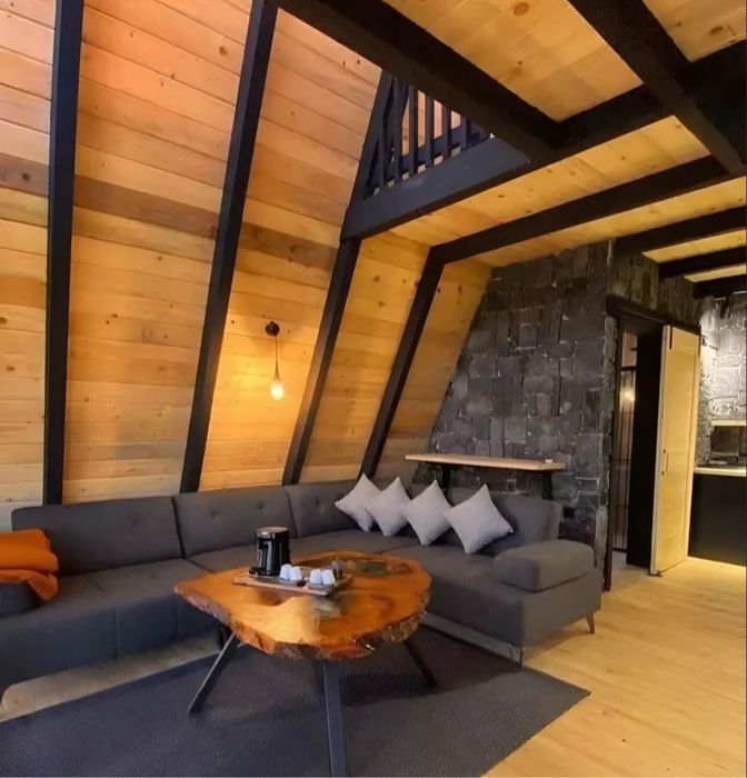 Vand cabane turistice si de vacanta la super pret