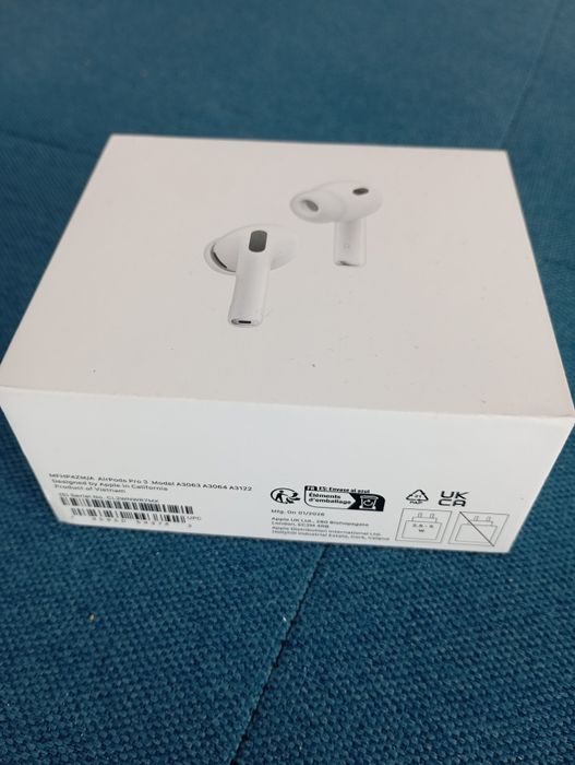 Vând căști AirPods Pro 3   folosite 3 zile cu garanție  Altex!