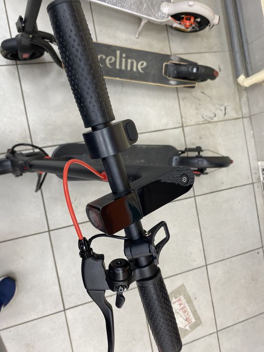 Продаю электронный самокат artway X11