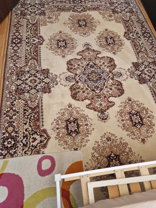 Продавам използвани Килими и пътеки . Про закупуване на куп може да се