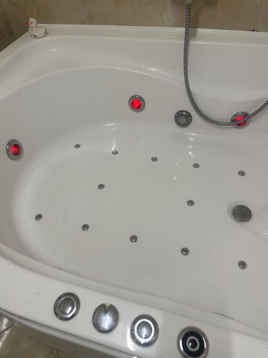 Vana cu jacuzzi si lumini