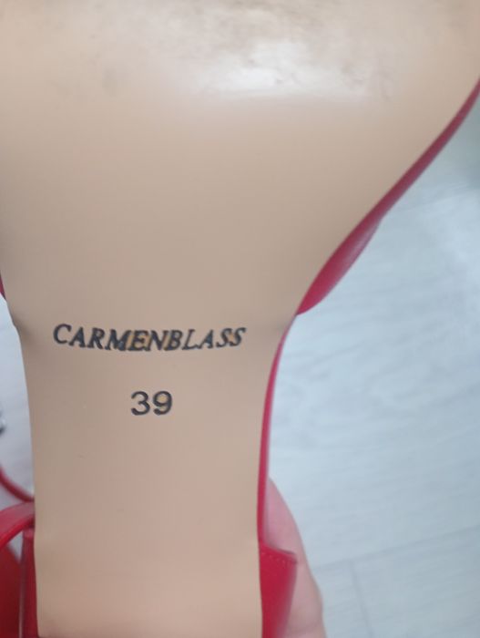 Обувь женская совершенно новая