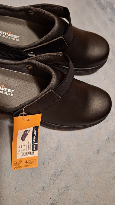 Нови работни обувки за кухня