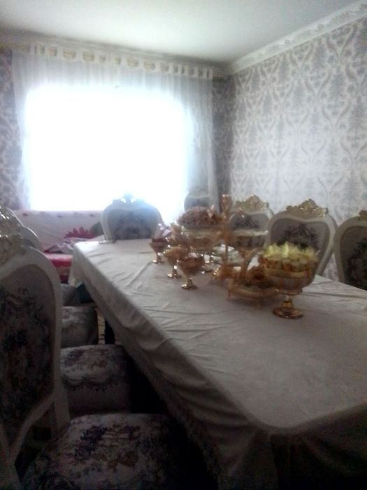 УчТепа туманида 2- хоналик квартира сотилади