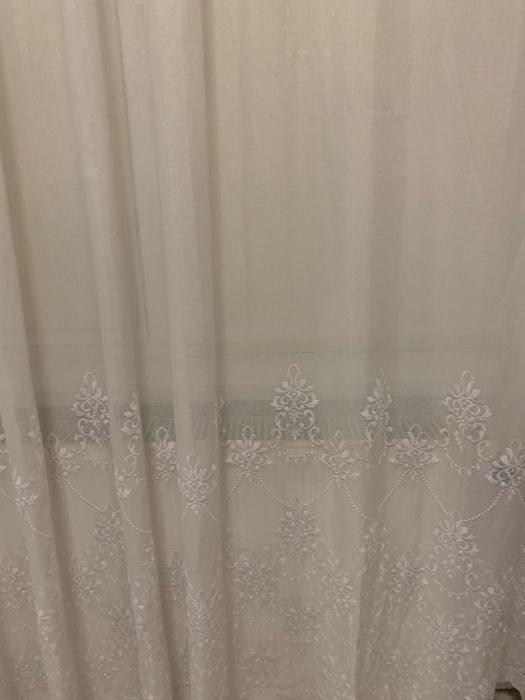 Perdea cu broderie