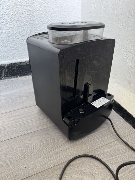 Компактен Кафеавтомат Krups Essential EA8170 (15 Bar, LCD Дисплей, Мелачка), Кафемашина