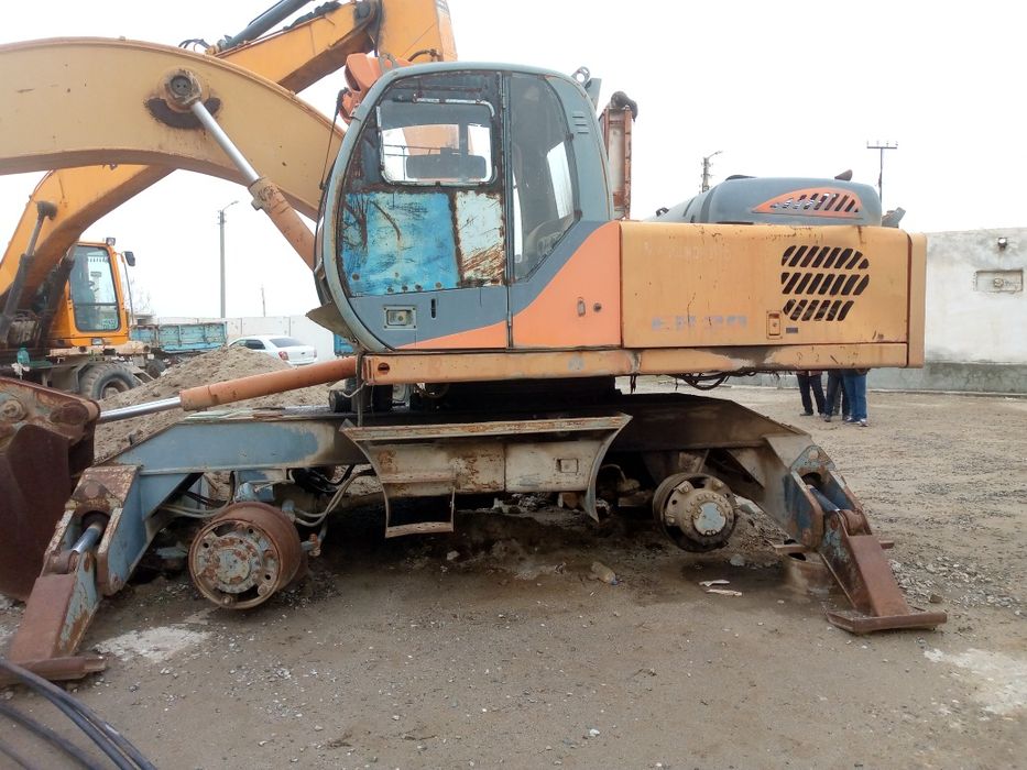 Ek 20 ekskavator sotiladi