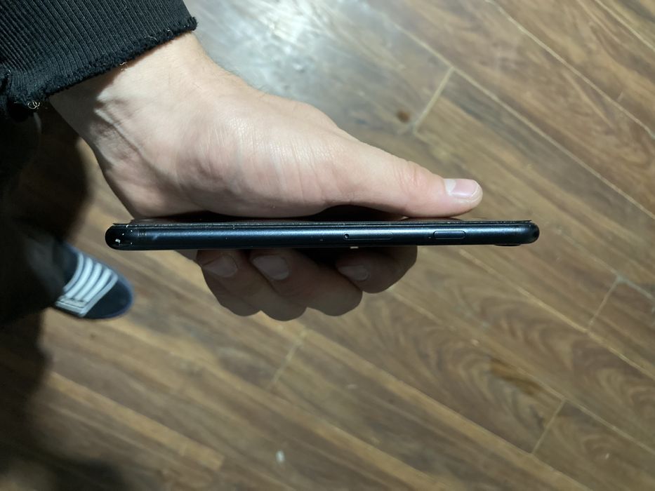 Айфон се 64 гб емкость 78